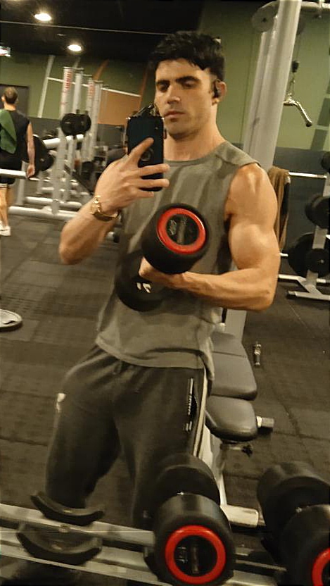 BUSCO TRABAJO, CHICO GUAPO, SERIO Y DISCRETO