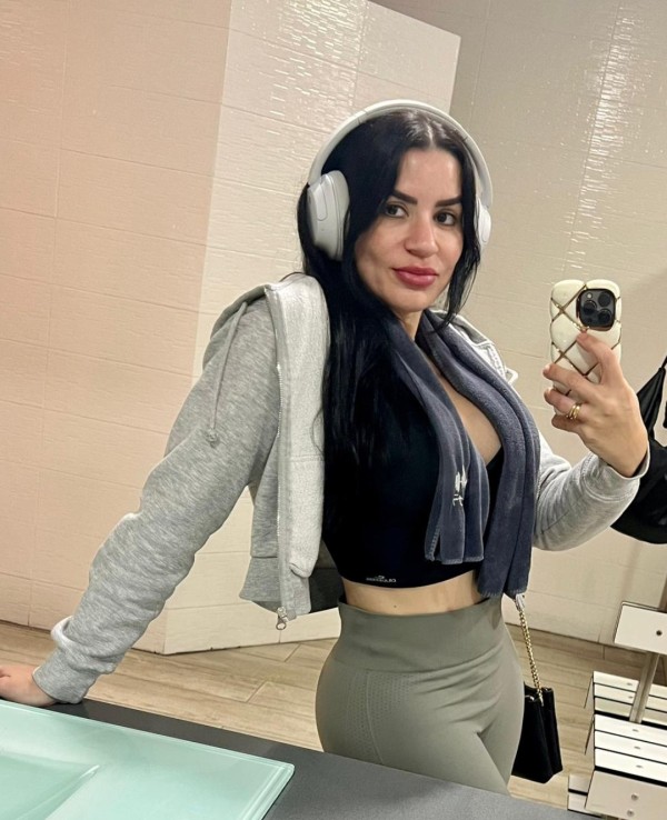 LA PLAZA MAYOR – COLOMBIANA DE LUJO EXPLOSIVA Y JUGUETONA