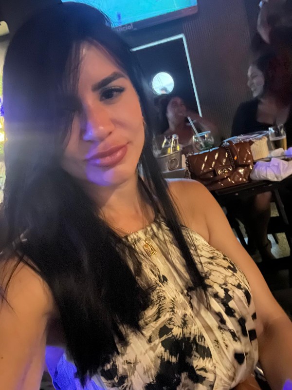 LA PLAZA MAYOR – COLOMBIANA DE LUJO EXPLOSIVA Y JUGUETONA