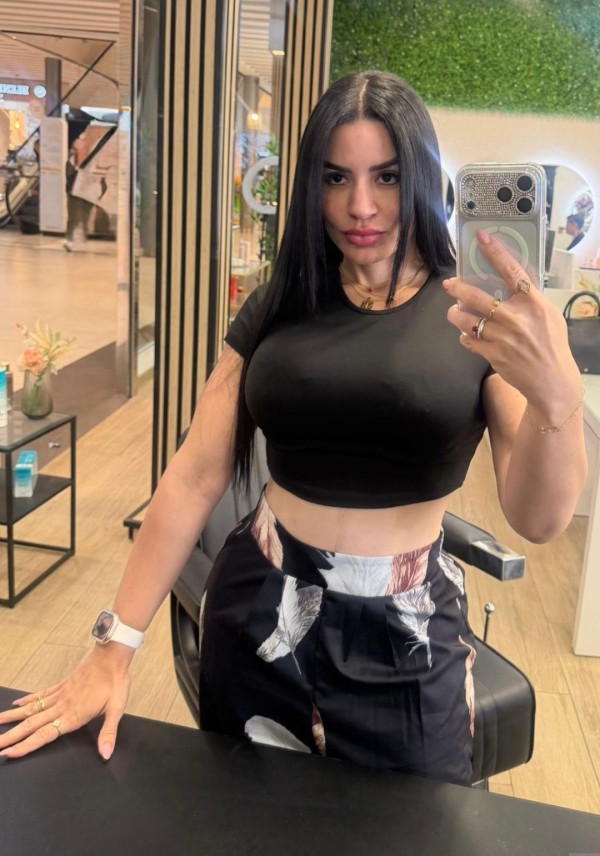 LA PLAZA MAYOR – COLOMBIANA DE LUJO EXPLOSIVA Y JUGUETONA