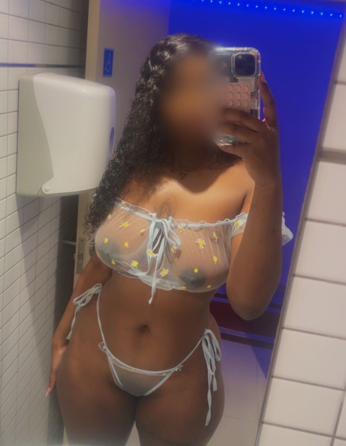 MORENA DIVINA FOGOSA Y CALIENTE EN LLEIDA