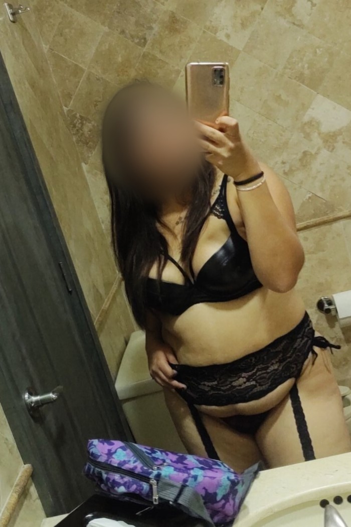 Guapa Madurita complaciente guarrilla masajes