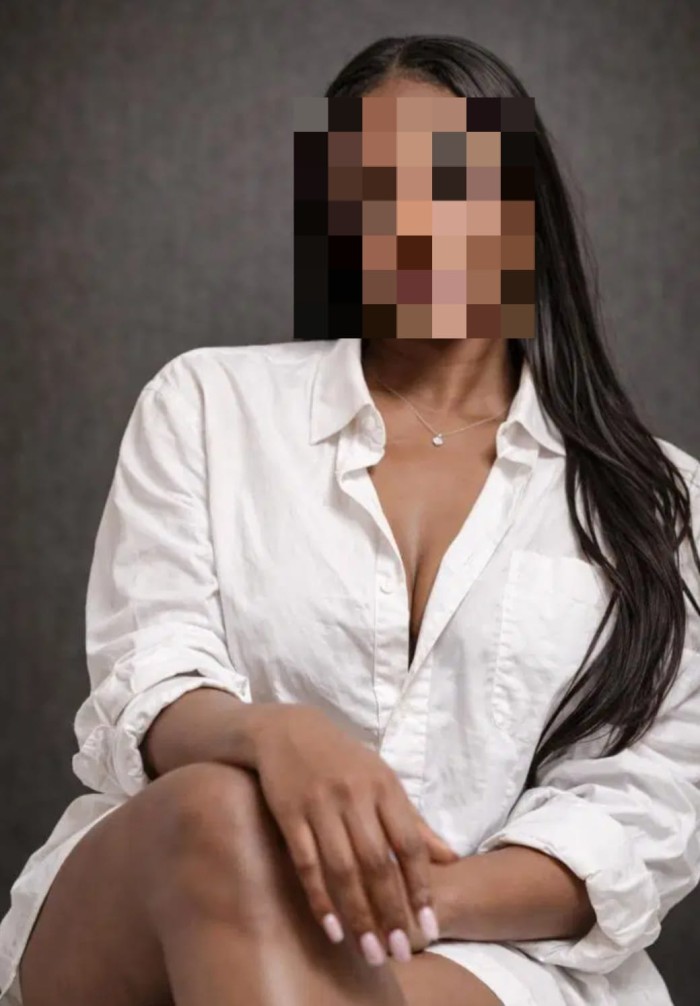 632539688 Coral toda una bomba de deleite  y deseo