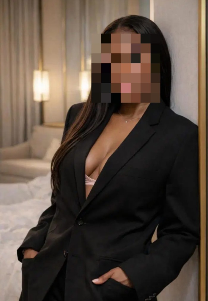632539688 Coral toda una bomba de deleite  y deseo