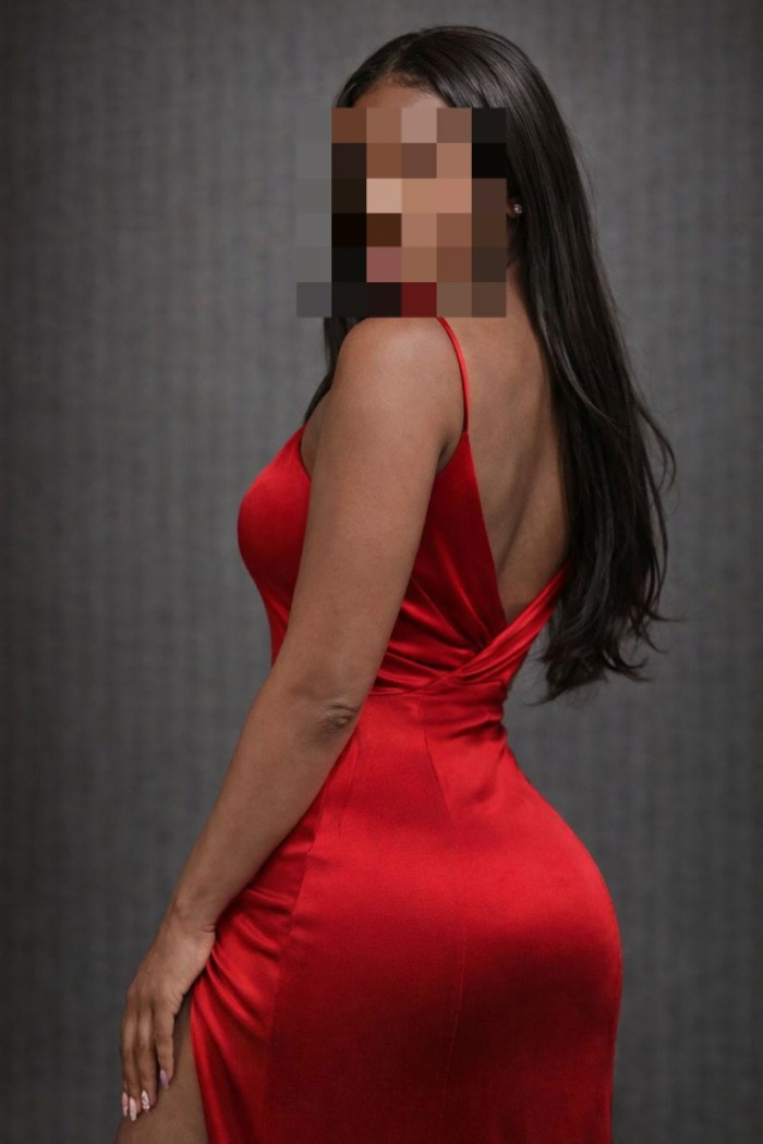 632539688 Coral toda una bomba de deleite  y deseo