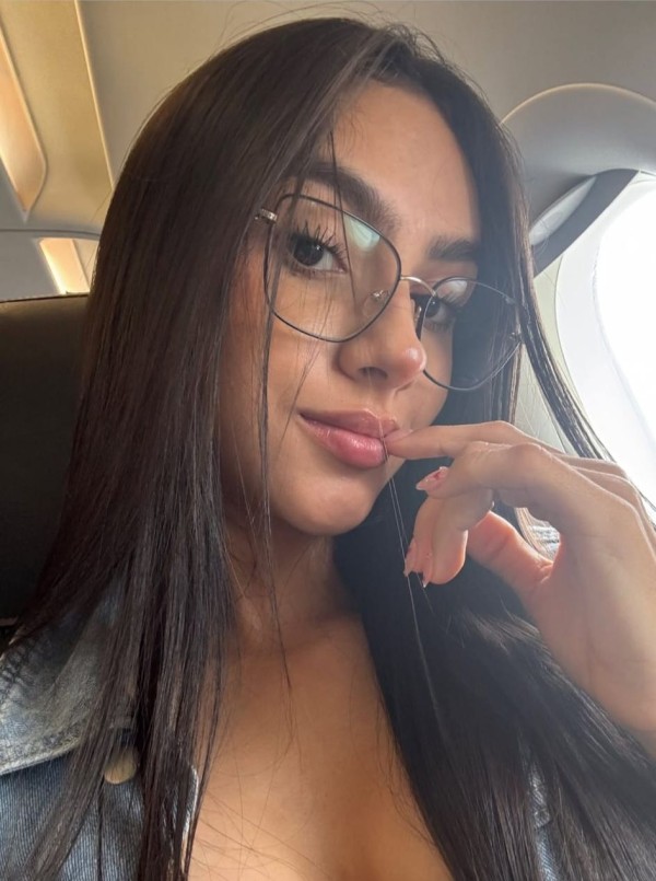 JAZMIN TU DULCE CHICA JOVENCITA CON GAFITAS DE VUELTA A OURENSE