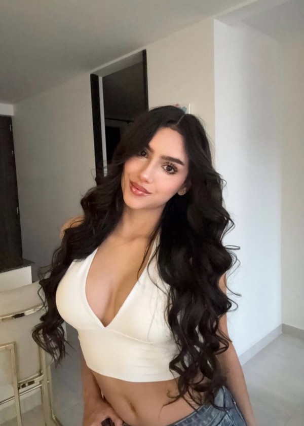 JAZMIN TU DULCE CHICA JOVENCITA CON GAFITAS DE VUELTA A OURENSE