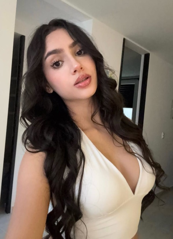 JAZMIN TU DULCE CHICA JOVENCITA CON GAFITAS DE VUELTA A OURENSE