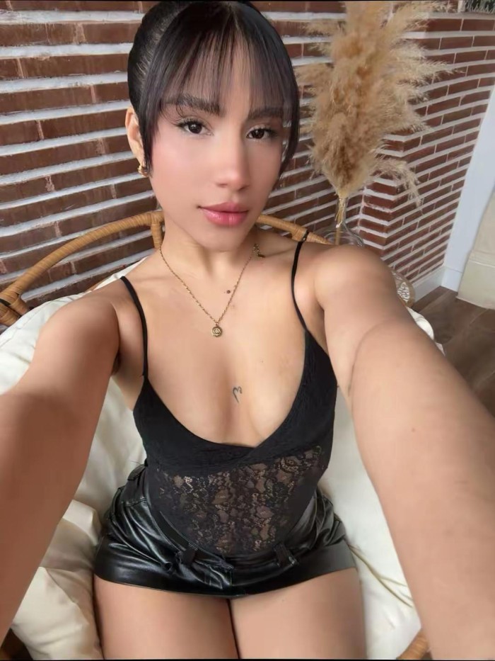 Jovencita rostro angelical FIESTERA, cuerpazo