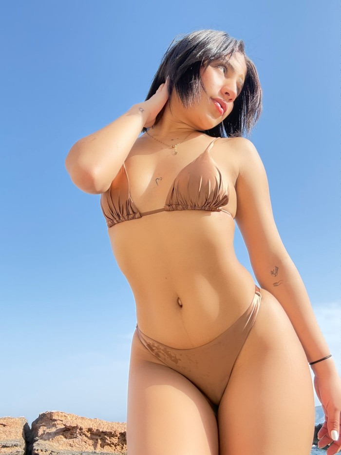 Jovencita rostro angelical FIESTERA, cuerpazo