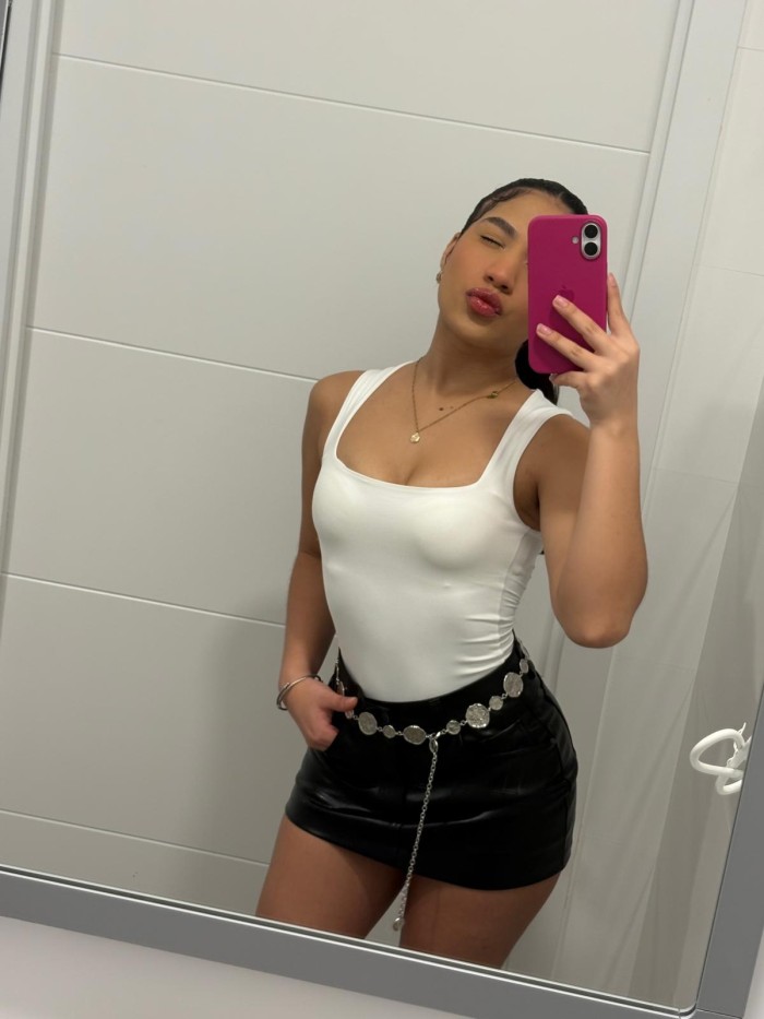 Jovencita rostro angelical FIESTERA, cuerpazo