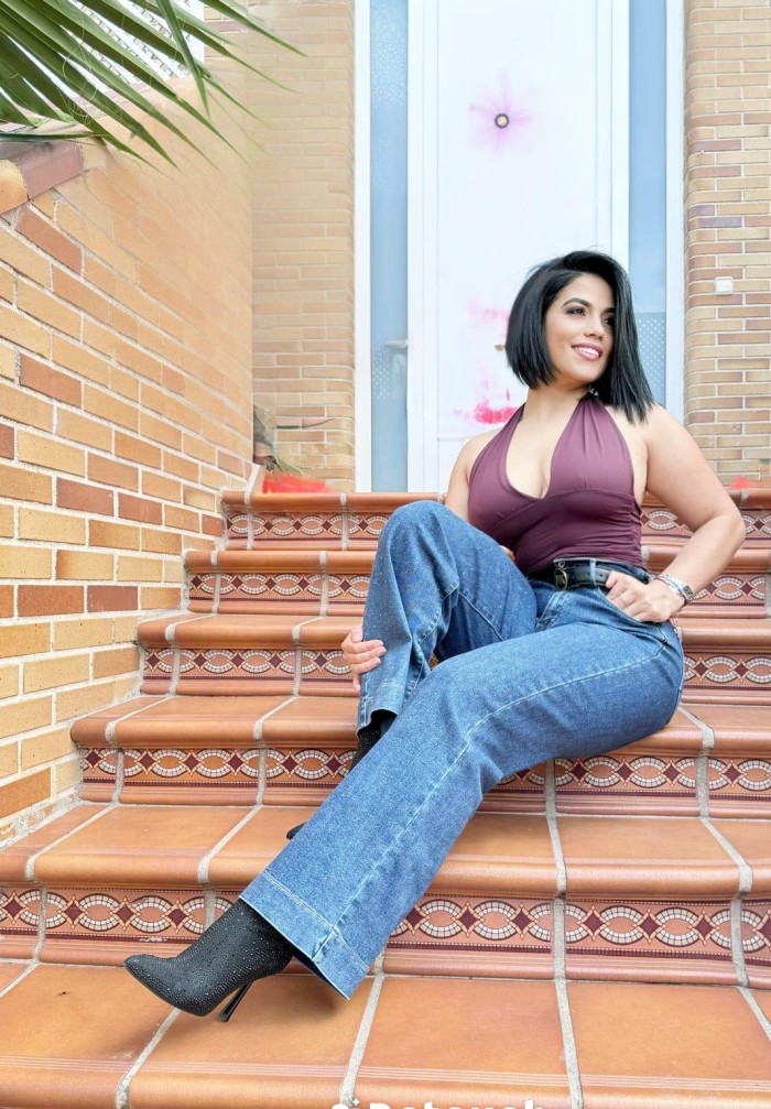 ENCANTO A PRIMERA VISTA  LUJURIOSA EN COLBLANC