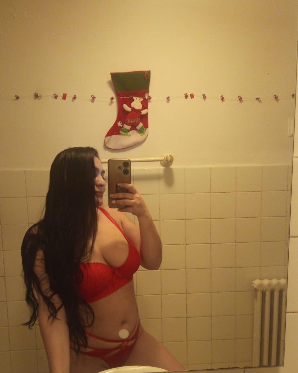 Sofia culona y tetona nueva por Zaragoza.