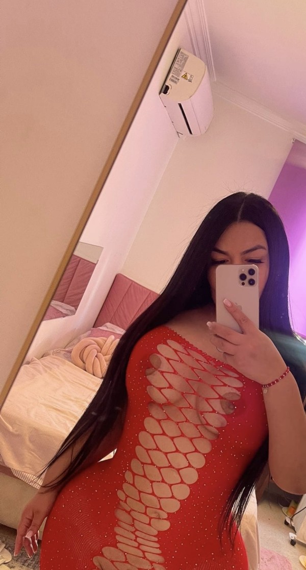 Nueva en Madrid hermosa latina muy caliente