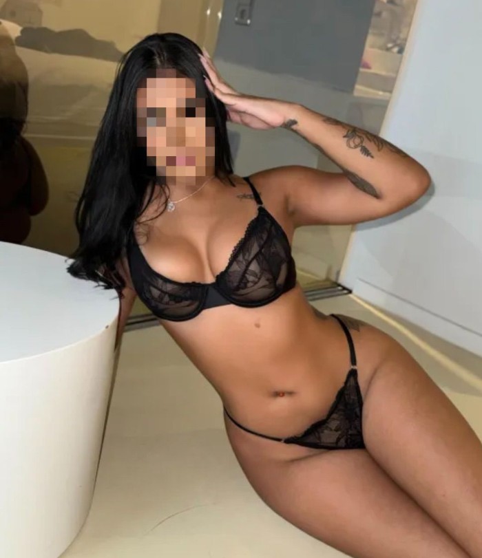GRACIA MORENA RICA COMPLETA LISTA PARA FIESTA