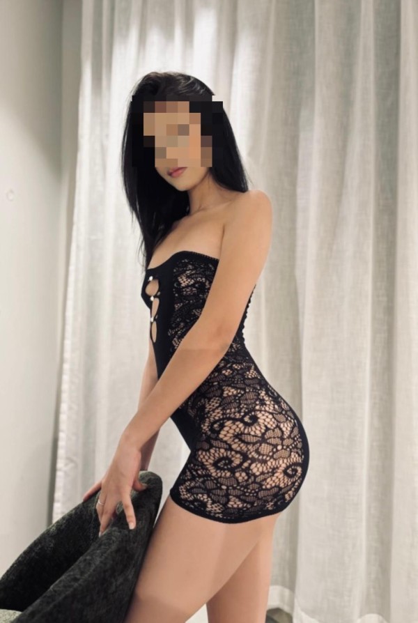 NUEVA EN LA ZONA JOVENCITA DELGADA EN JEREZ, FIESTERA