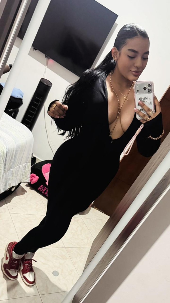 Sara colombiana ardiente morbosa completa 24h en torremolinos