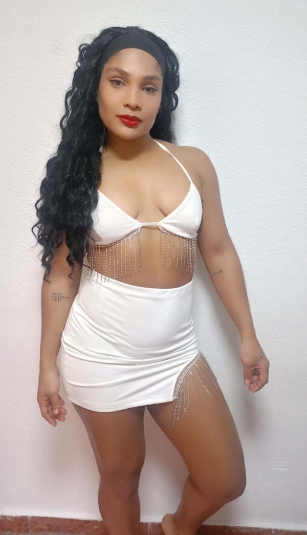 Hermosa latina recién llegada a Granada