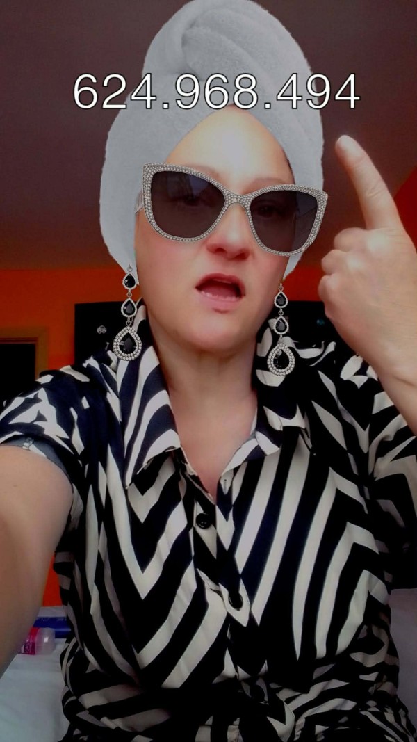 Española sola en casa x masajes eróticos.