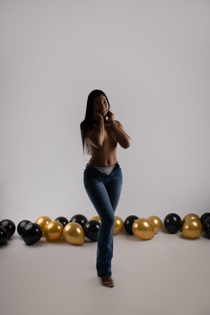 CACHONDA Y FIESTERA LATINA EN COLLBLANC