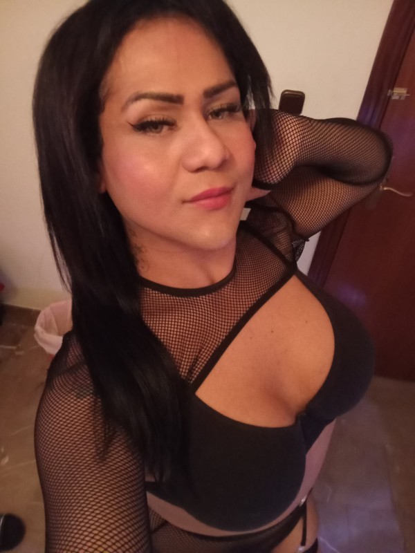 Yenifer disponible solita en casa