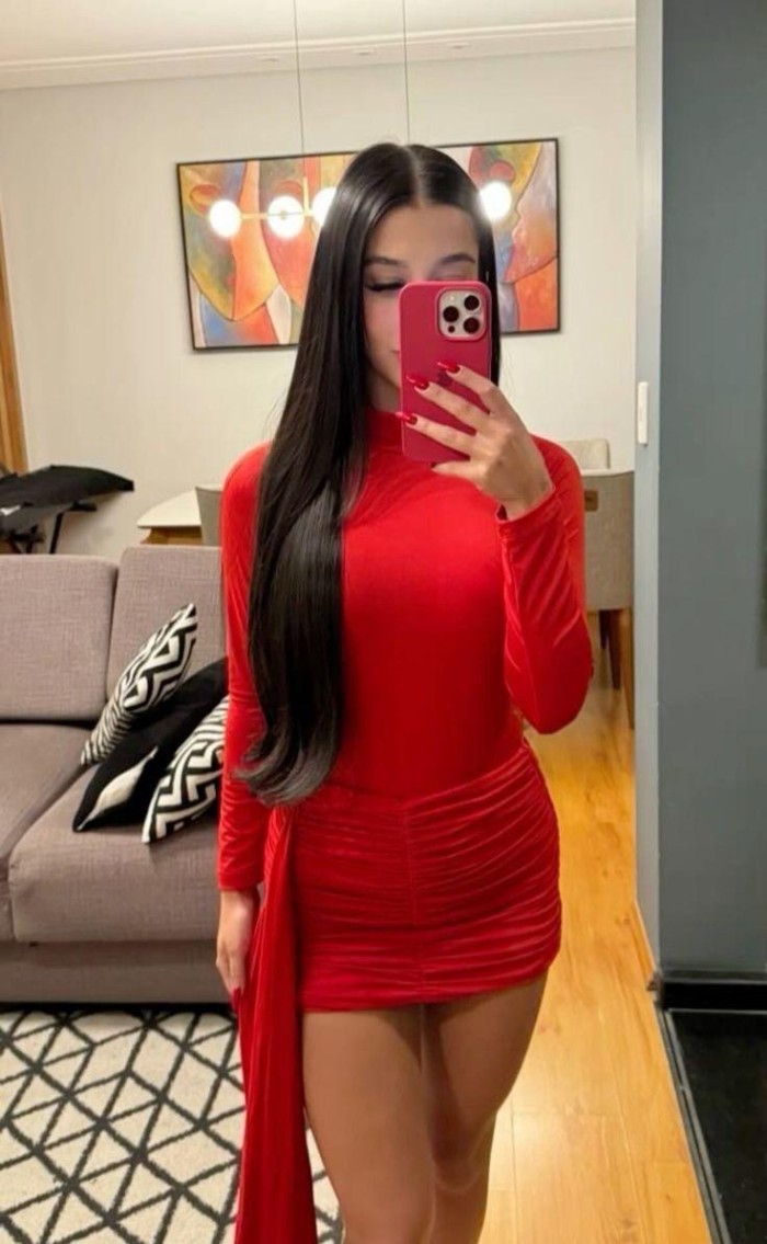 Encantadora, sexy, divertida, amable, complaciente