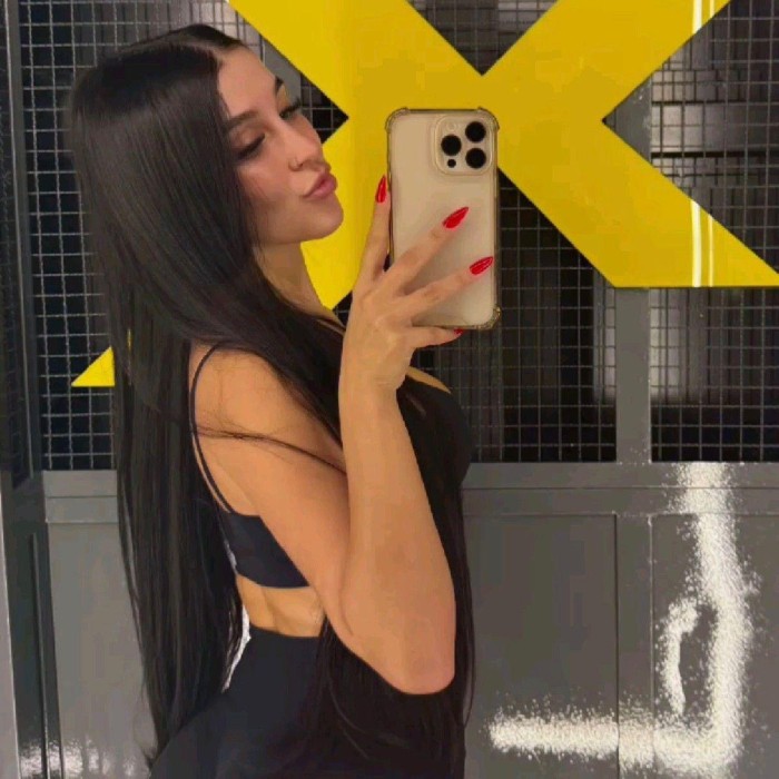 Encantadora, sexy, divertida, amable, complaciente