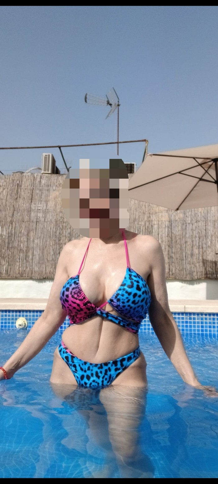 SI QUIERES TENGO ARNÉS,Te como el culo mientras te hago una ordeñada