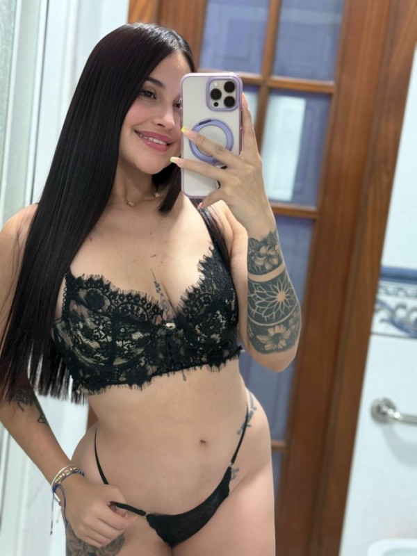 GUAPÍSIMA CACHONDA ME ENCANTA EL MORBO A TOPE