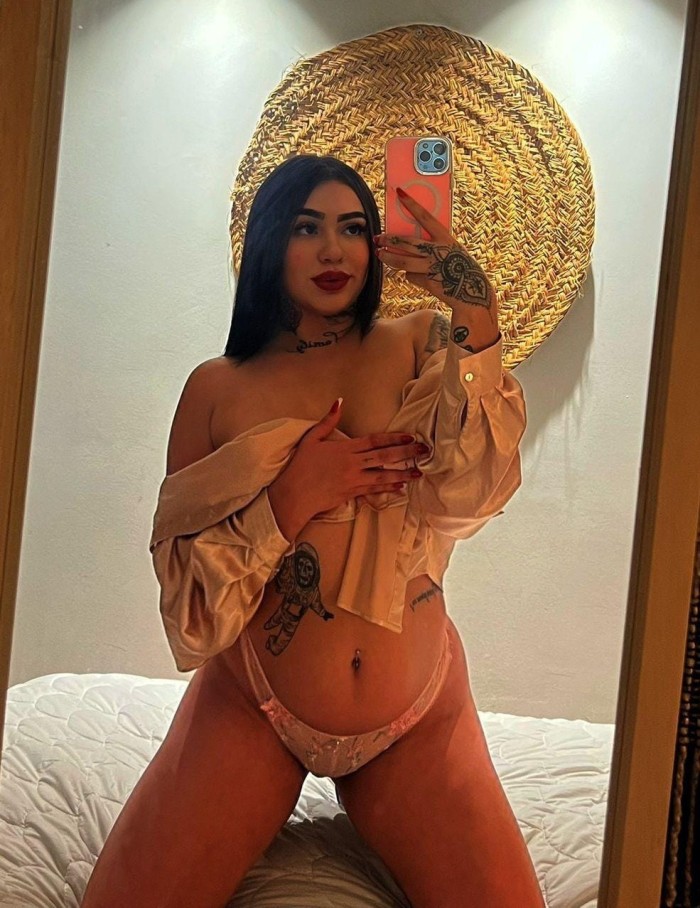 LATINA COME POLLAS BIEN GUARRITA