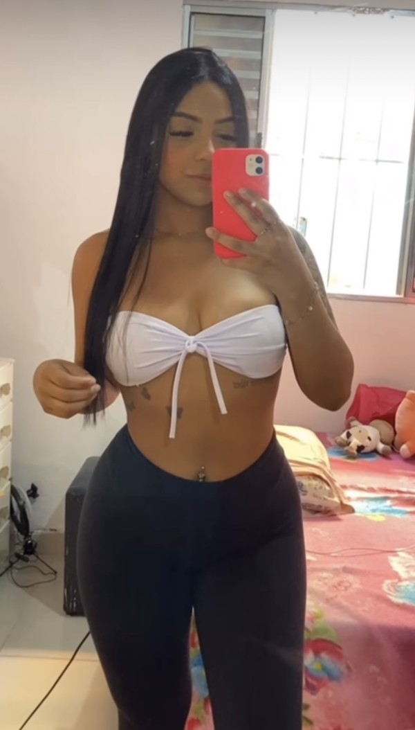 Coñito calientito rico para lamer quieres probarlo estoy disponible ahora