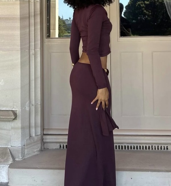 ELEGANTE MORENA EN MABELLA -BLACK LATINA