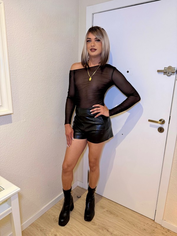 TRANS MUY FEMENINA Y CALIENTE!!!