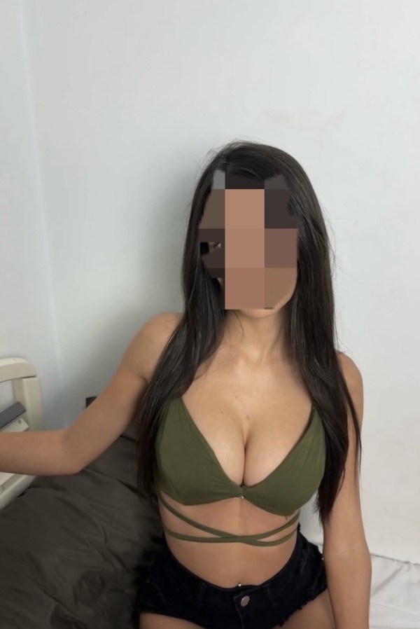 MUY DELGADA BLANCA DE PIEL