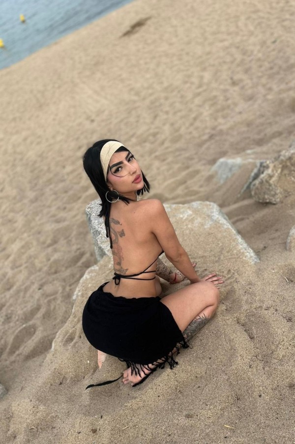 MIA, ENCANTADORA JOVENCITA RECIEN LLEGADA