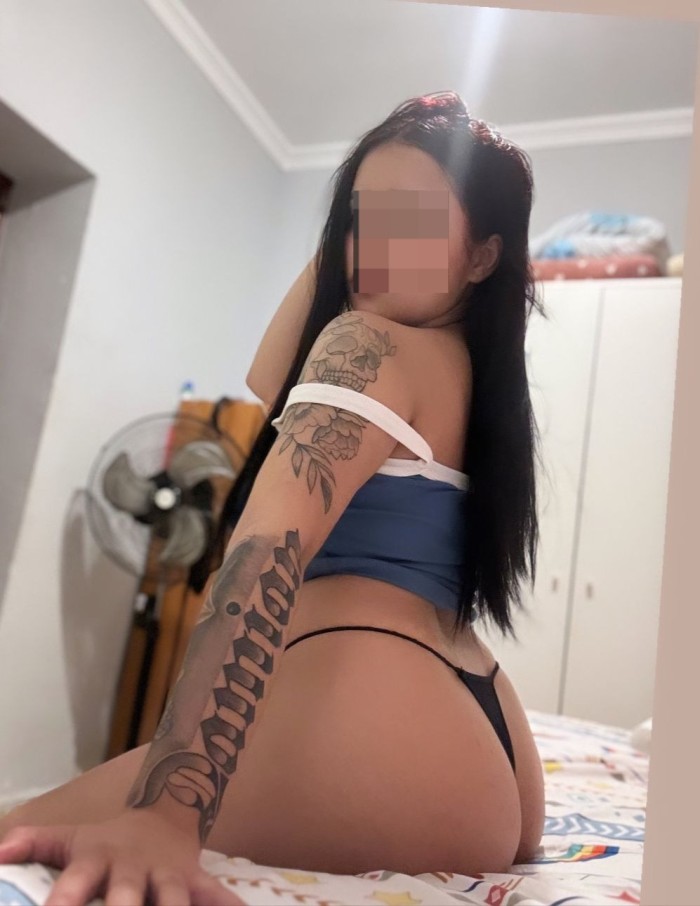 VEN Y QUITAME MIS TANGUITAS CON LA BOCA