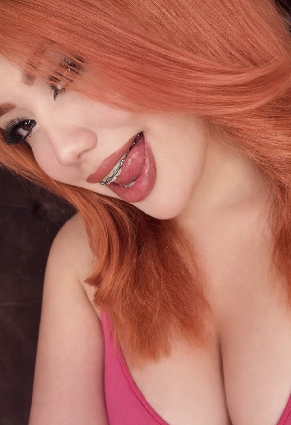 SEXY PELI ROJA Y NATURAL CAUTIVADORA Y FIESTERA