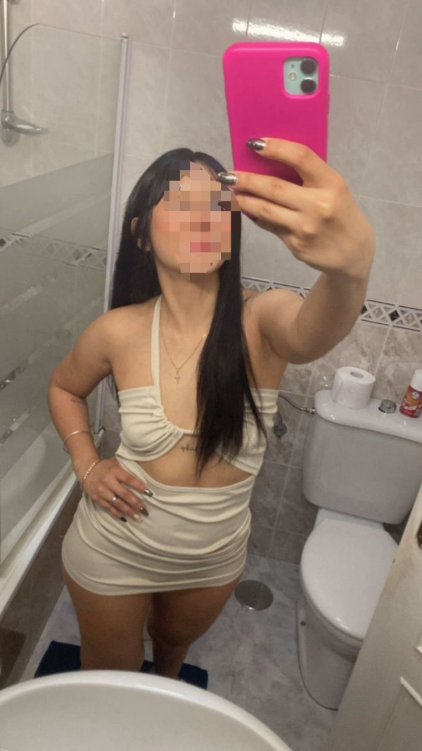 AMANDA JOVEN DELGADA MORENA