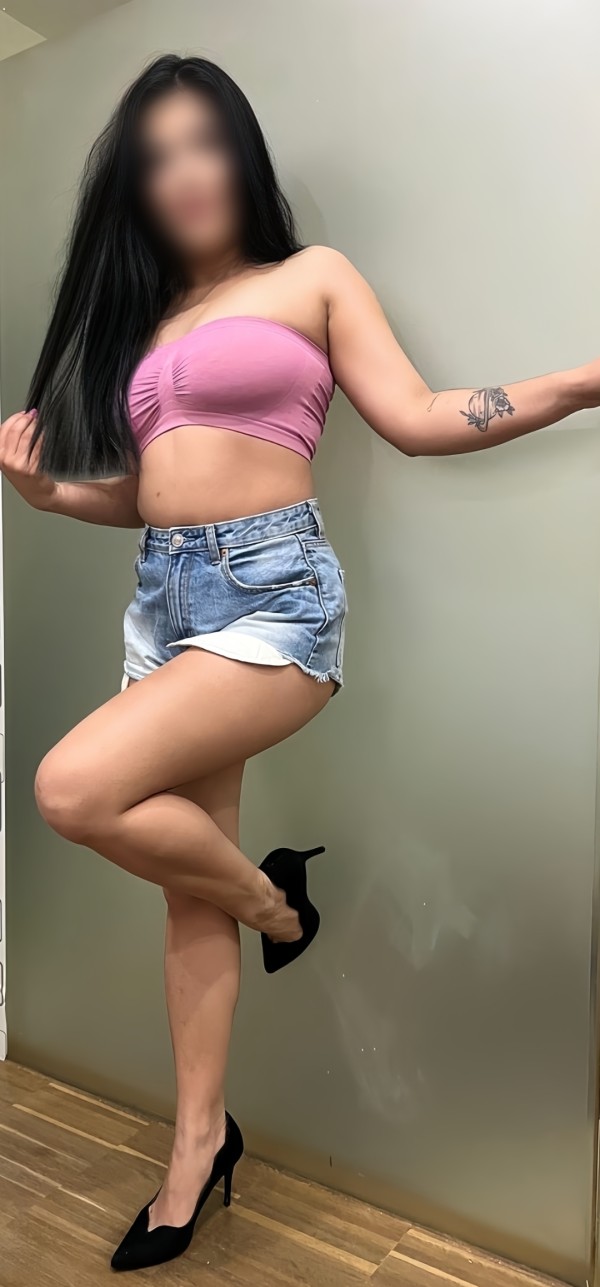Pivita hasia latina con ganas de follar y nifar.