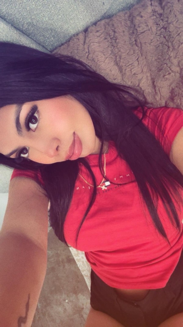 Brenda delgada, entregada, sexy y complaciente
