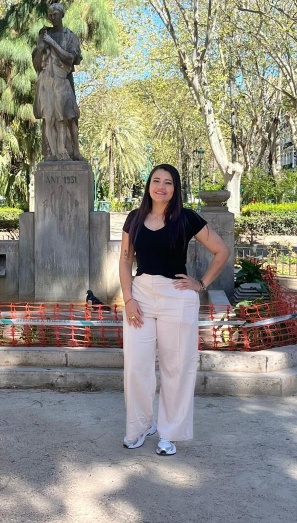 ENCANTADORA LATINA CAÑERA