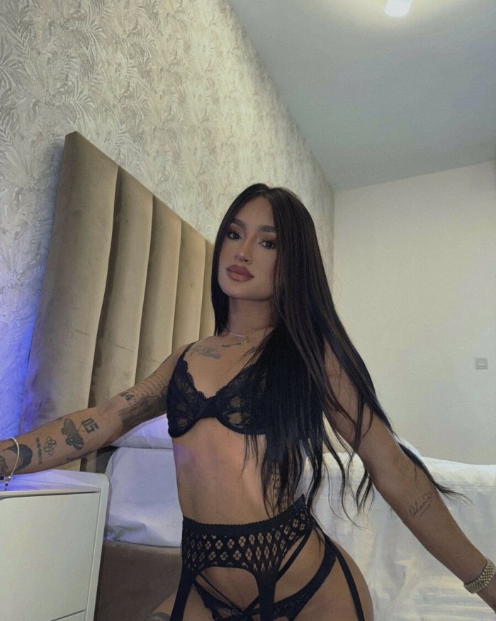 JOVEN LATINA RECIÉN LLEGADA A CARTAGENA