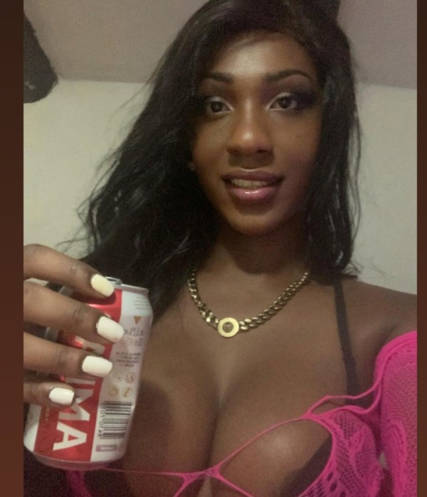 Ola soy gleicy uma trans brasileña muysexy