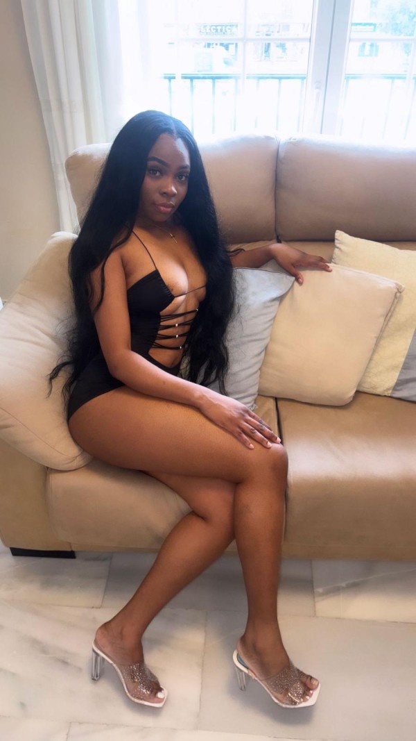 LINDA MORENA CON CUERPO PROVOCATIVO