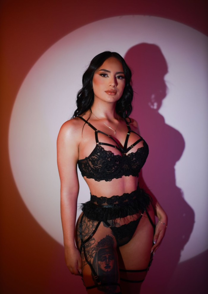 ARDIENTE Y MUY IMPLICADA