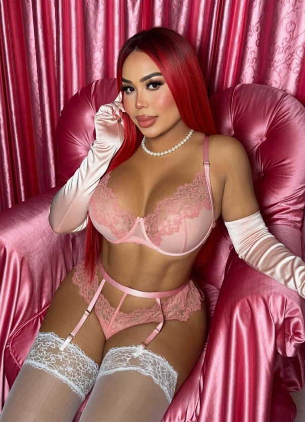 CHICA ATRACTIVA EXOTICA LATINA DE CURVAS DE INFARTO