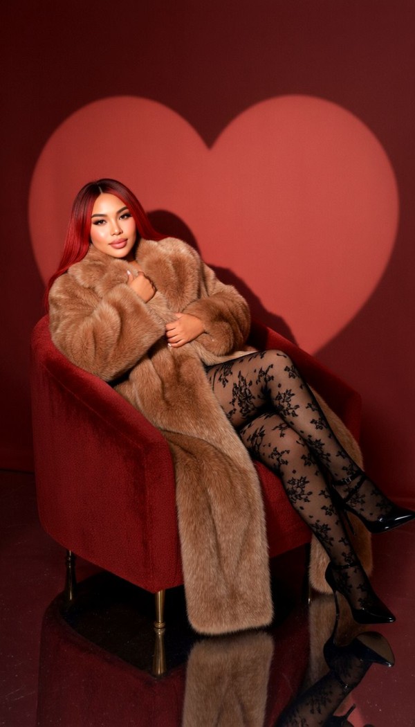 CHICA ATRACTIVA EXOTICA LATINA DE CURVAS DE INFARTO