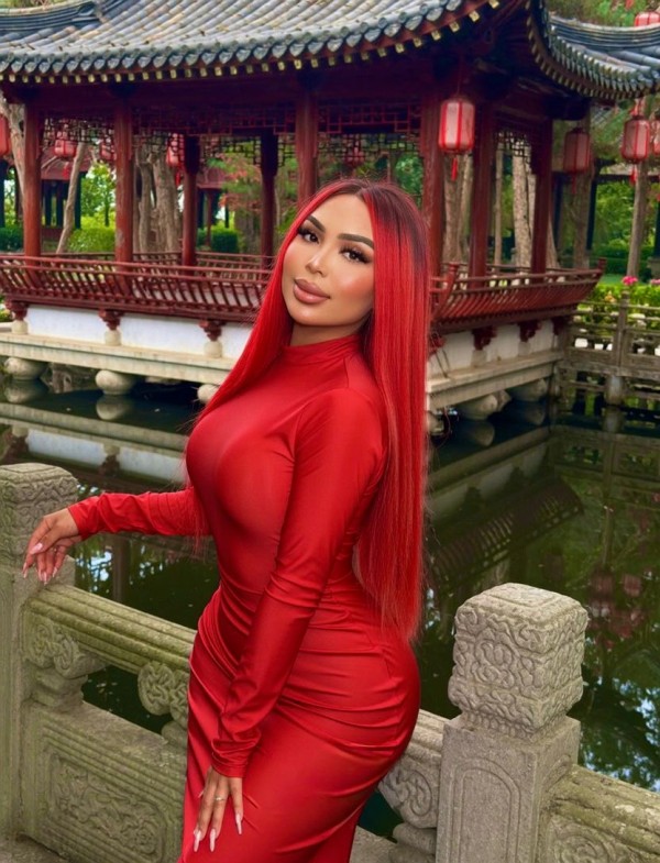 CHICA ATRACTIVA EXOTICA LATINA DE CURVAS DE INFARTO