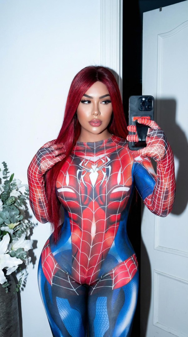 CHICA ATRACTIVA EXOTICA LATINA DE CURVAS DE INFARTO