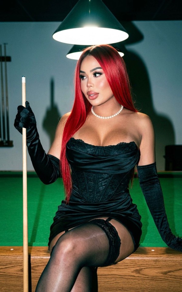 CHICA ATRACTIVA EXOTICA LATINA DE CURVAS DE INFARTO